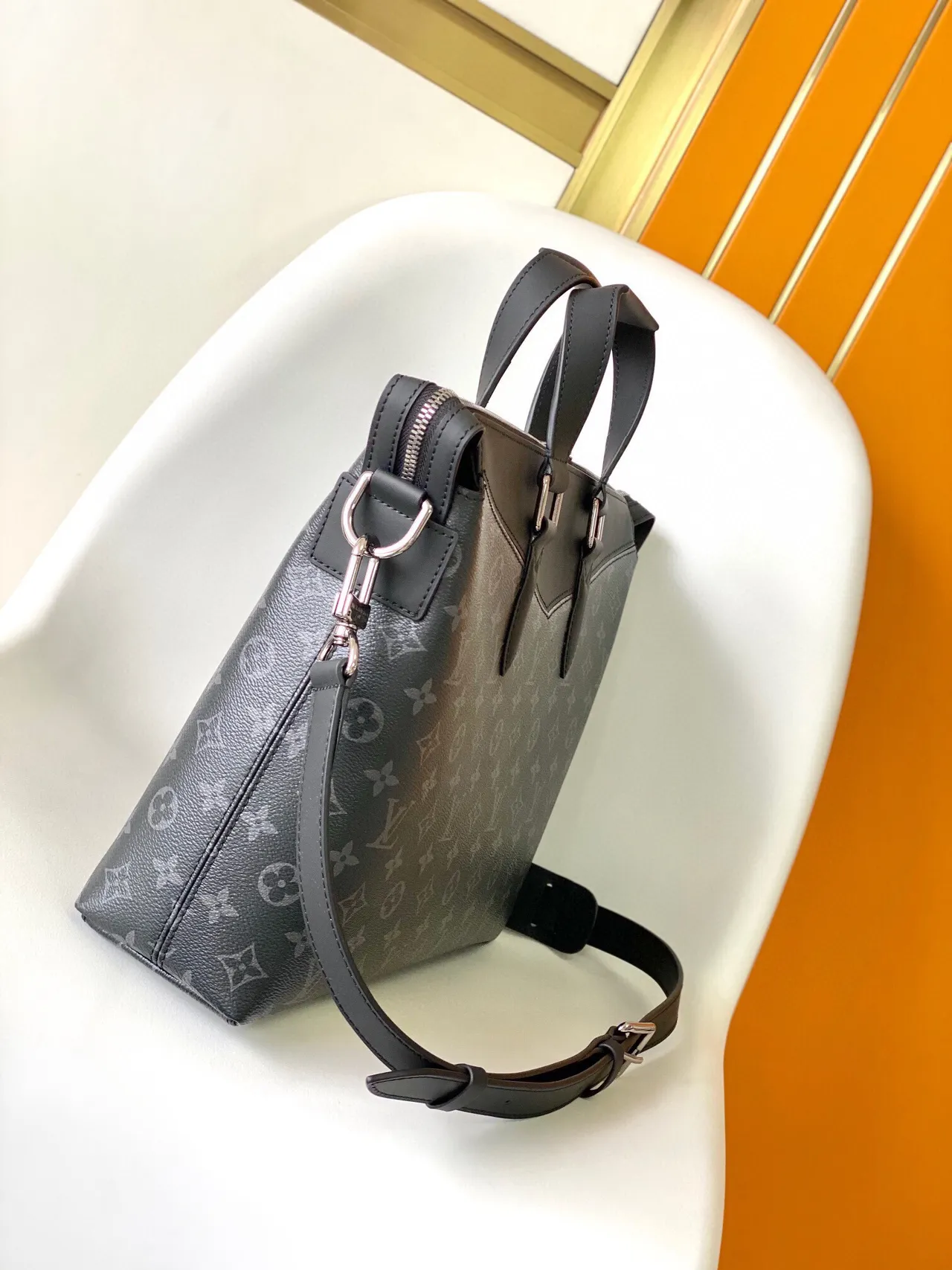 Louis Vuitton Lockit ধূসর গঠিত মোনোগ্রাম ক্যানভাস টোট ব্যাগ 6