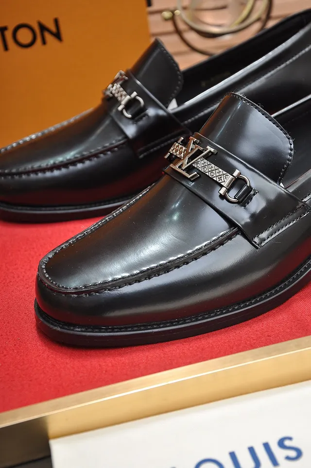 Louis Vuitton LV Buckle Loafer Mocassins de couro preto 4