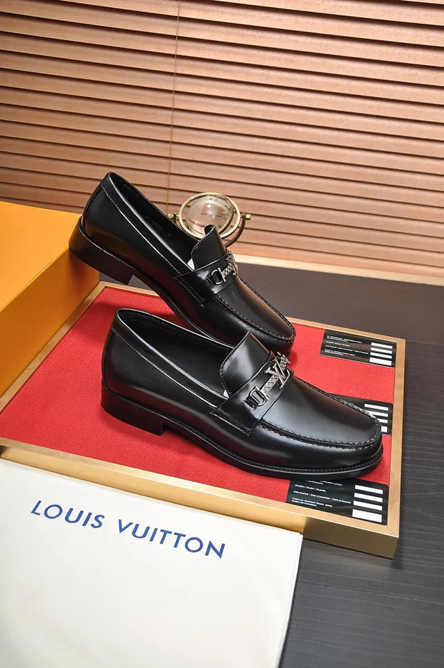 Louis Vuitton LV Buckle Loafer Mocassins de couro preto 5