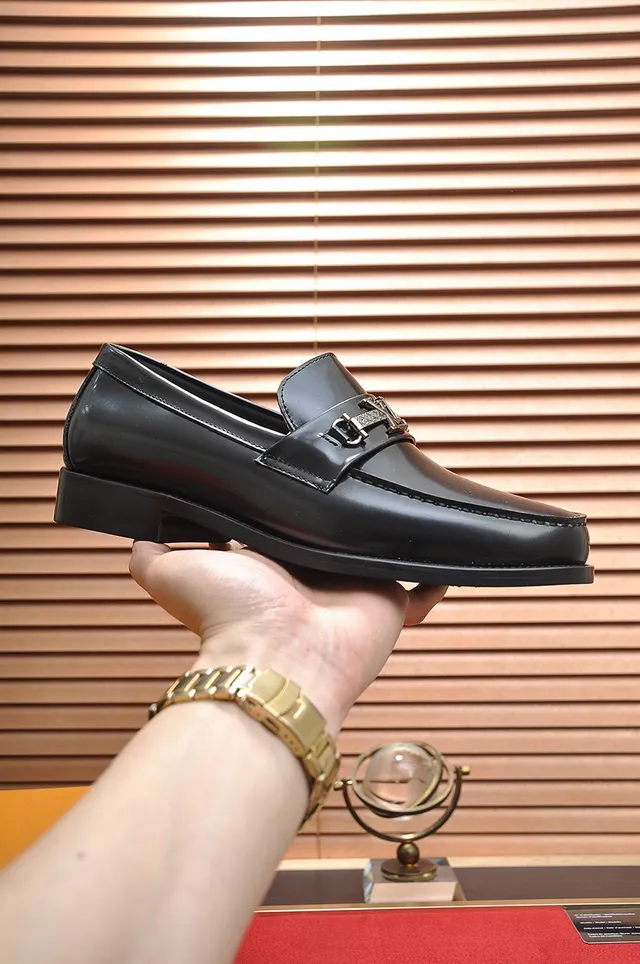 Louis Vuitton LV Buckle Loafer Mocassins de couro preto 7