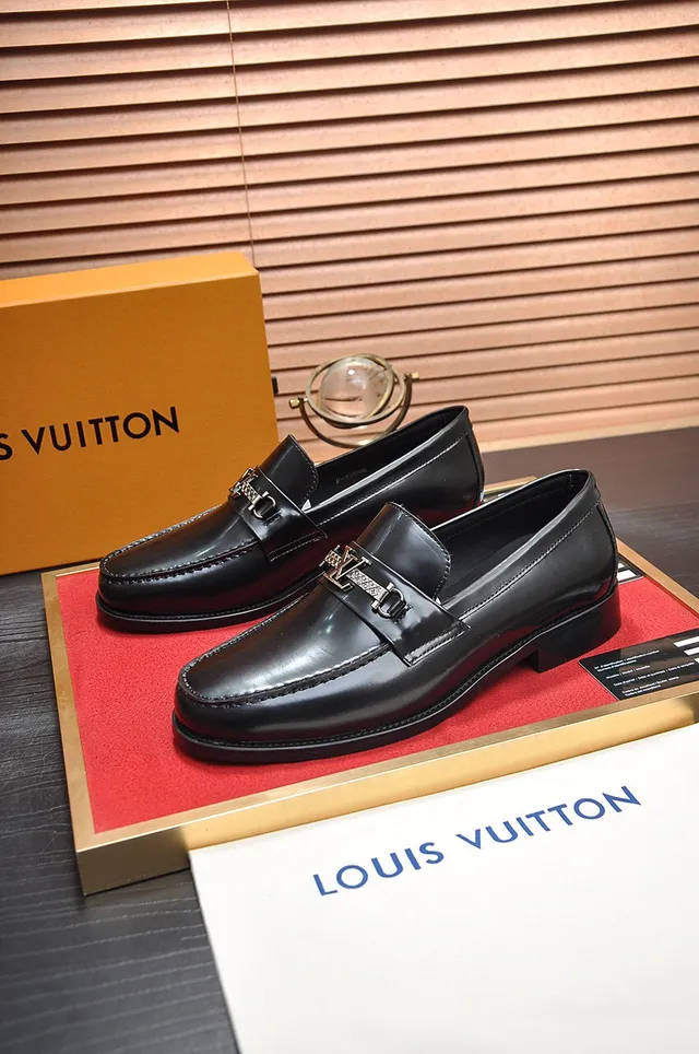 Louis Vuitton LV Buckle Loafer Mocassins de couro preto 8