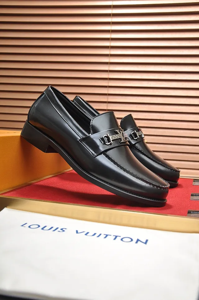 Louis Vuitton LV Buckle Loafer Mocassins de couro preto 9