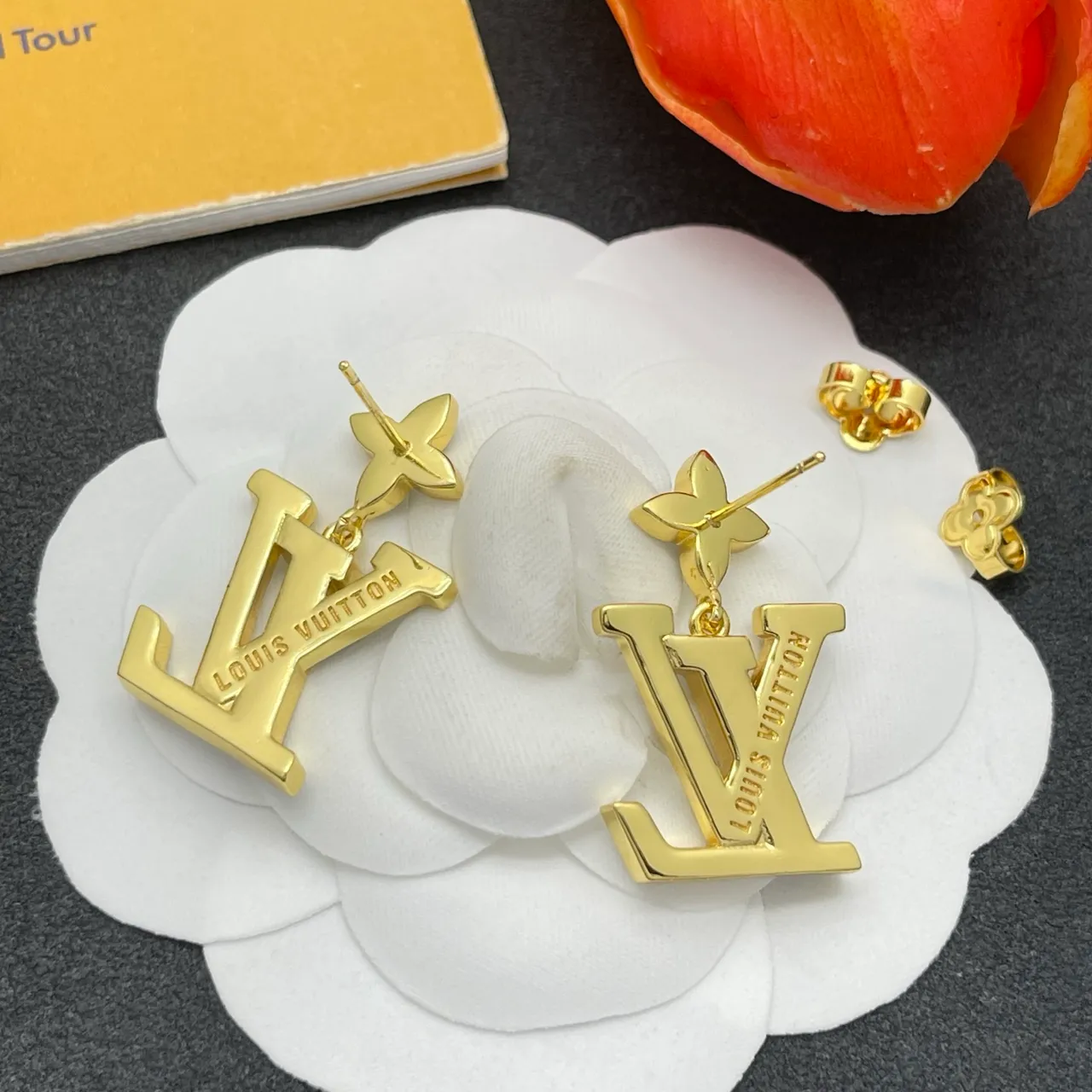 Louis Vuitton LV Flor Preto Esmalte Tonalidade Dourada Brincos Pendentes 3