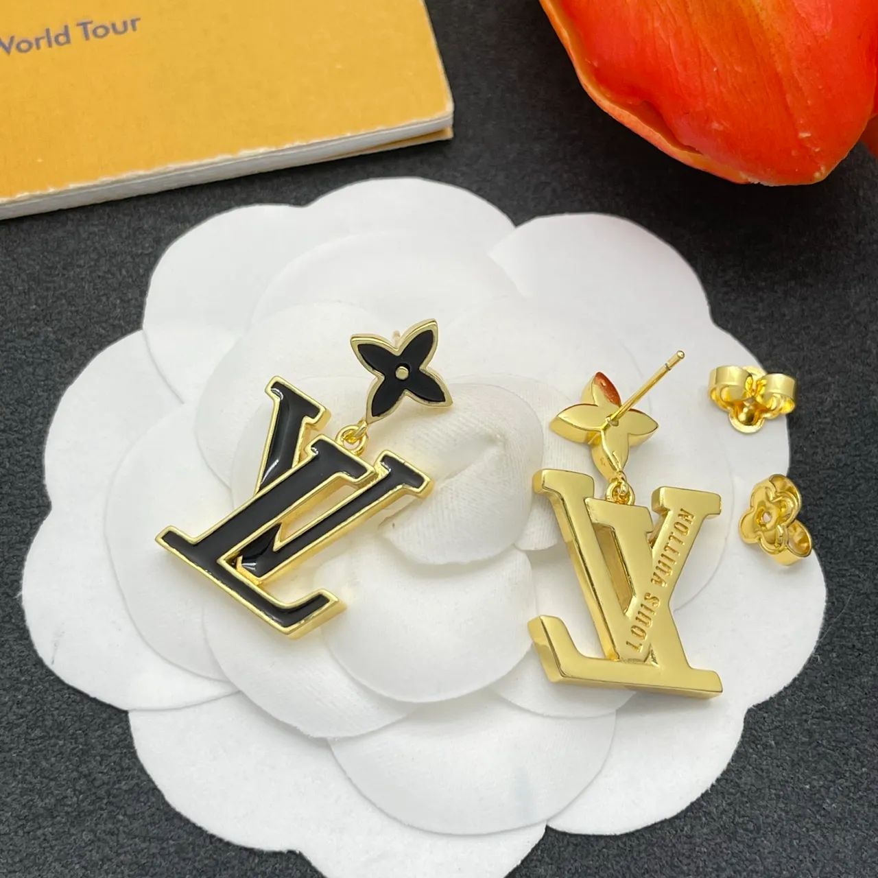 Louis Vuitton LV Flor Preto Esmalte Tonalidade Dourada Brincos Pendentes 5