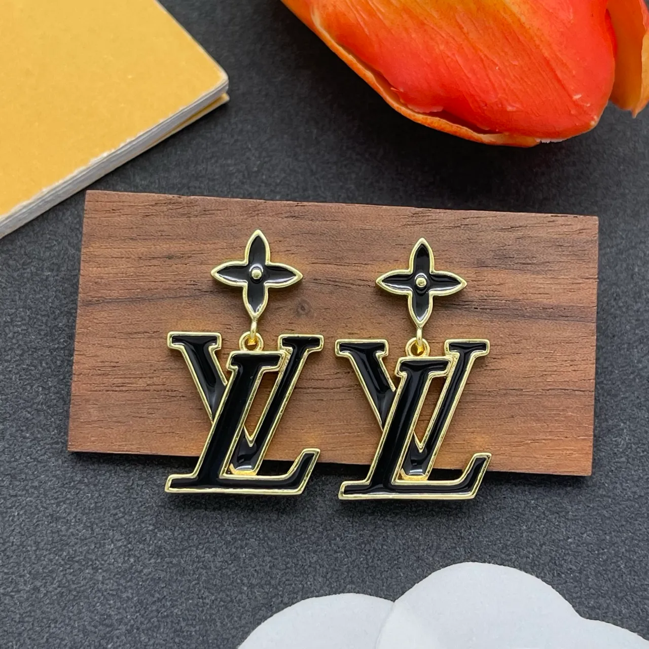 Louis Vuitton LV Flor Preto Esmalte Tonalidade Dourada Brincos Pendentes 7