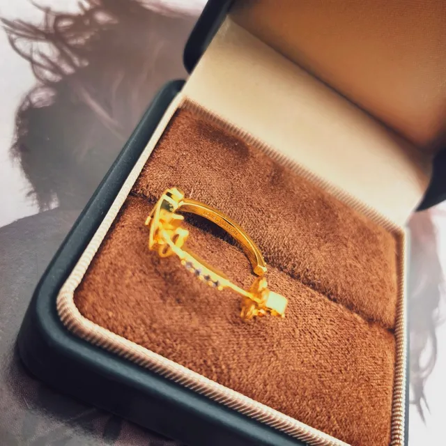 Louis Vuitton LV Flower Gold Hoop Earrings 3