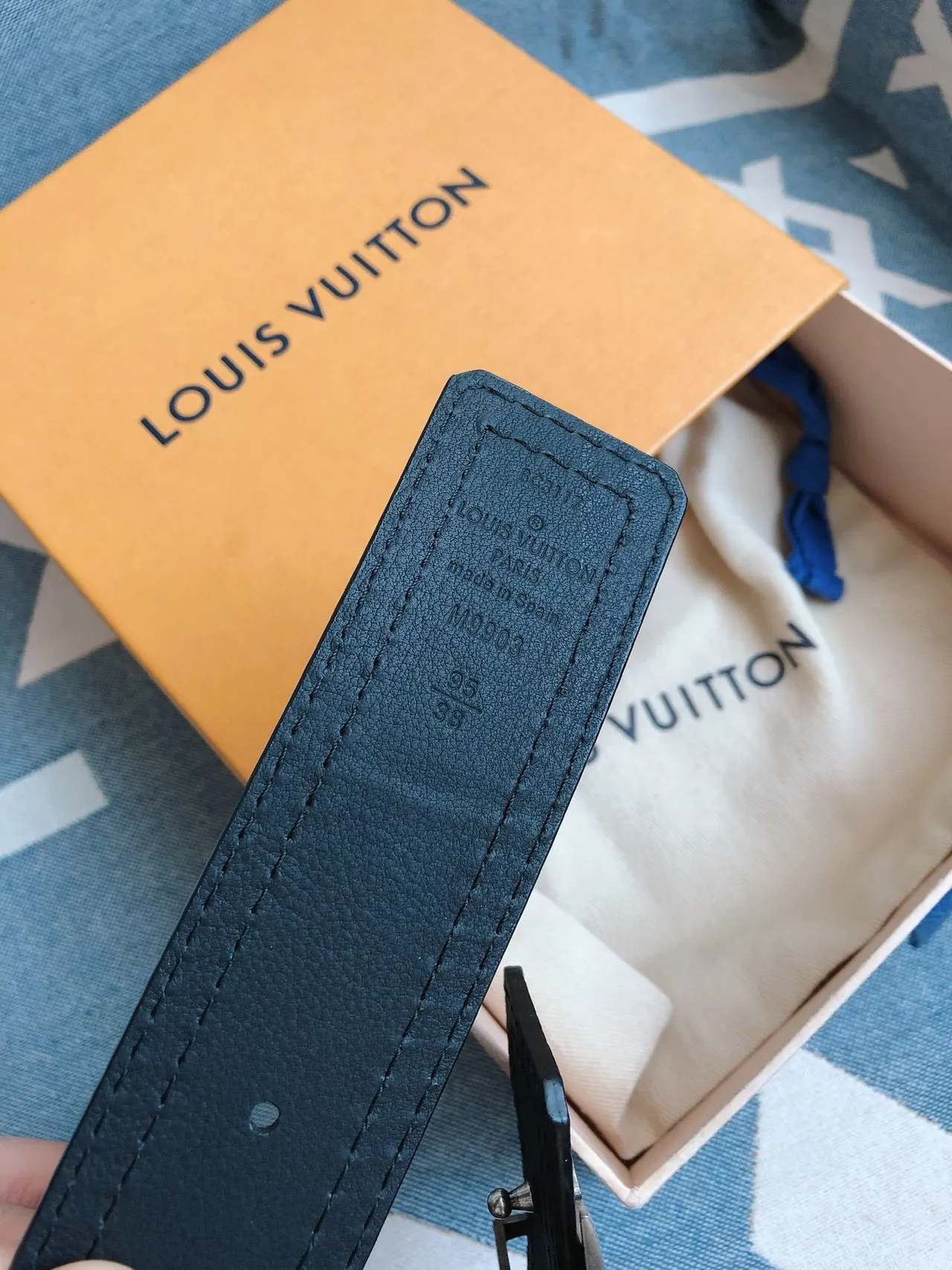 Louis Vuitton LV Initiales Blue Textured Leather Belt 5
