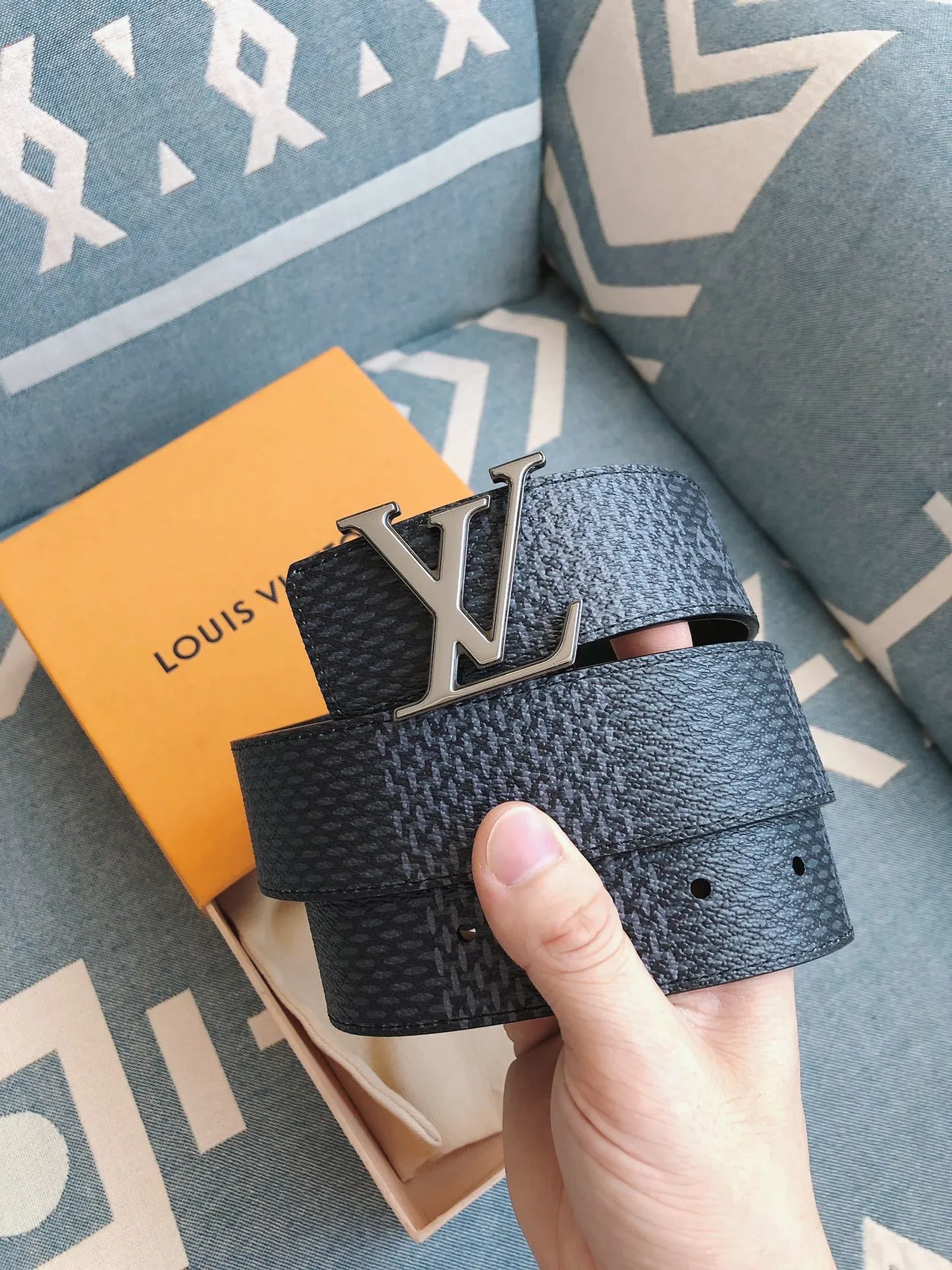 لويس فتون LV Initiales حزام جلد أزرق مخطط 2