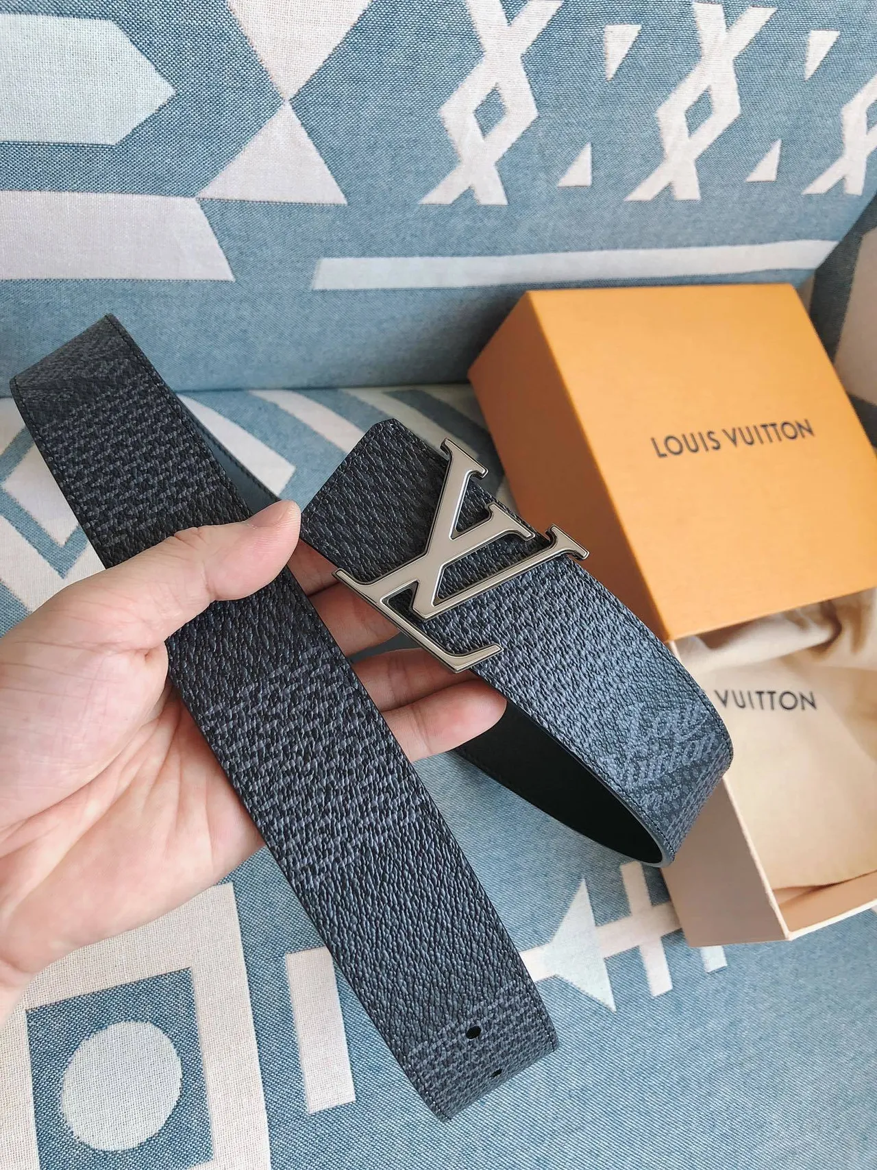 لويس فتون LV Initiales حزام جلد أزرق مخطط 7