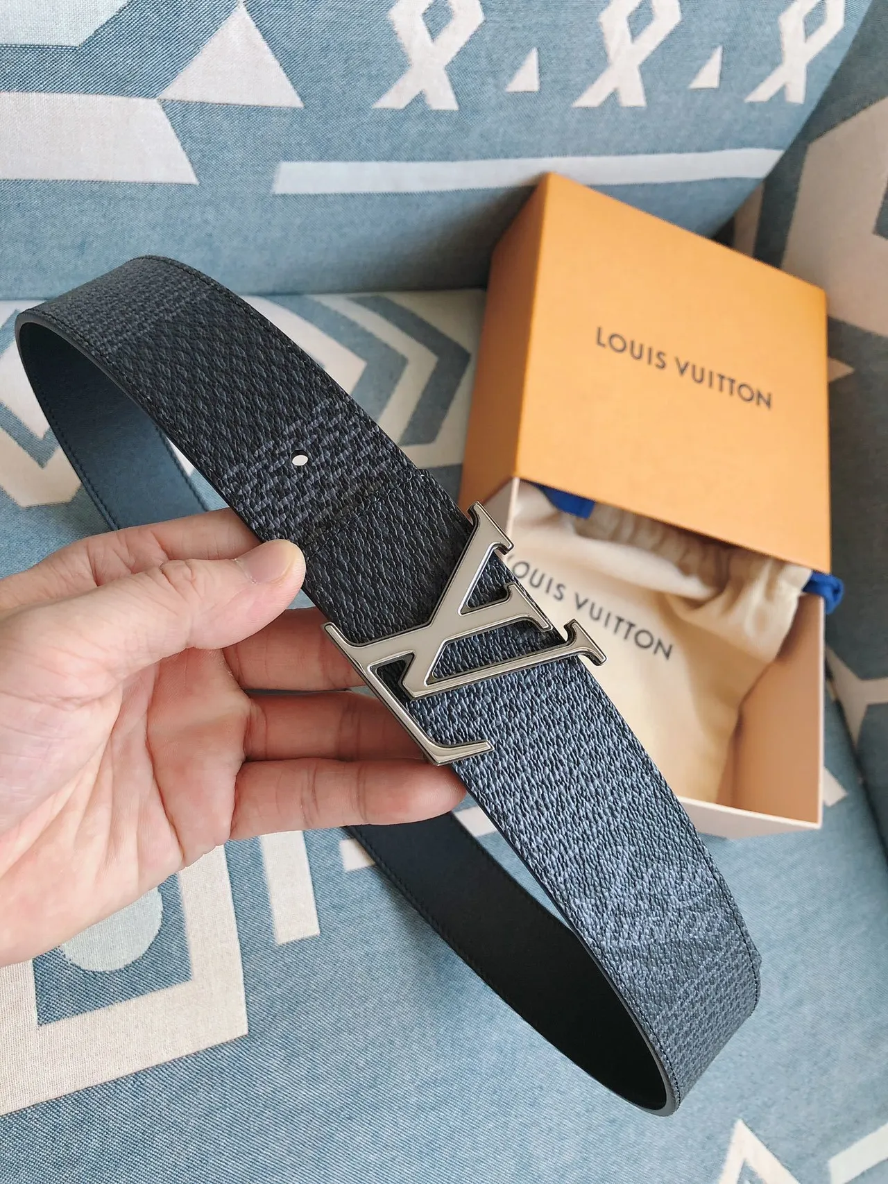 لويس فتون LV Initiales حزام جلد أزرق مخطط 9