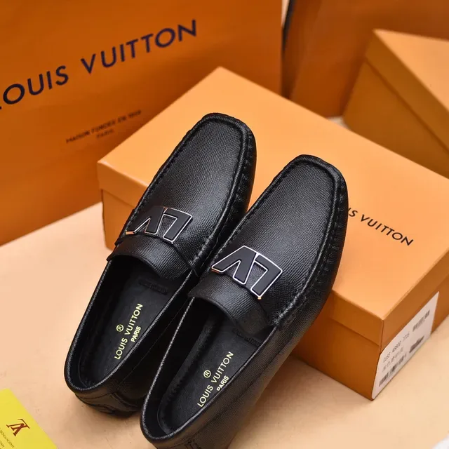 Louis Vuitton LV काला ग्रेन लेदर मेटल लॉगो लोफर 3