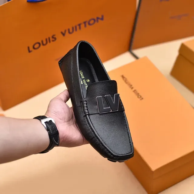 Louis Vuitton LV काला ग्रेन लेदर मेटल लॉगो लोफर 5
