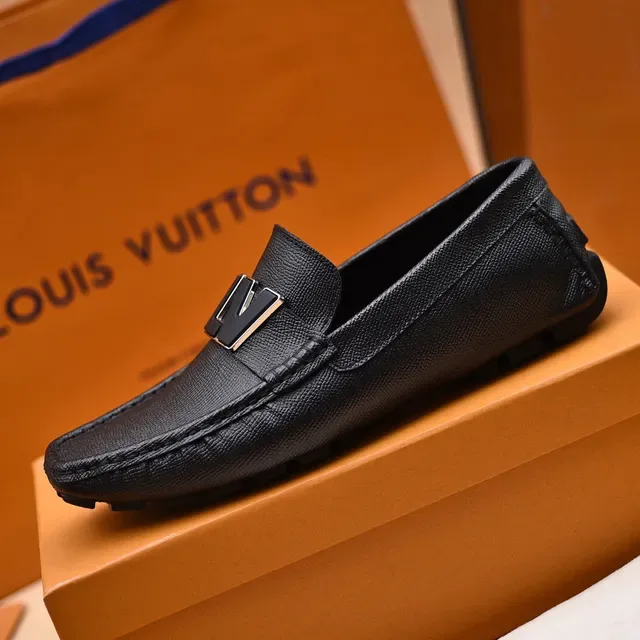 Louis Vuitton LV काला ग्रेन लेदर मेटल लॉगो लोफर 6