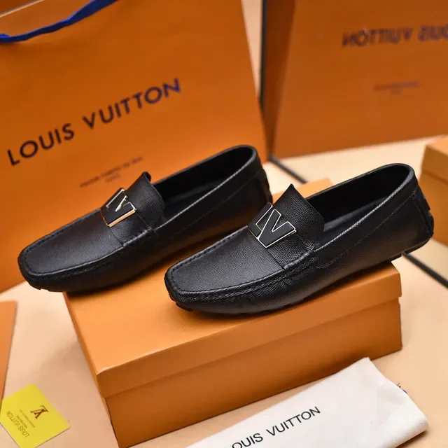 Louis Vuitton LV काला ग्रेन लेदर मेटल लॉगो लोफर 8