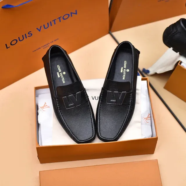 Louis Vuitton LV काला ग्रेन लेदर मेटल लॉगो लोफर 9