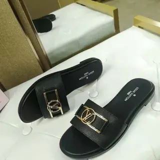 Louis Vuitton LV Slide Sandalias de cuero negro con hebilla dorada