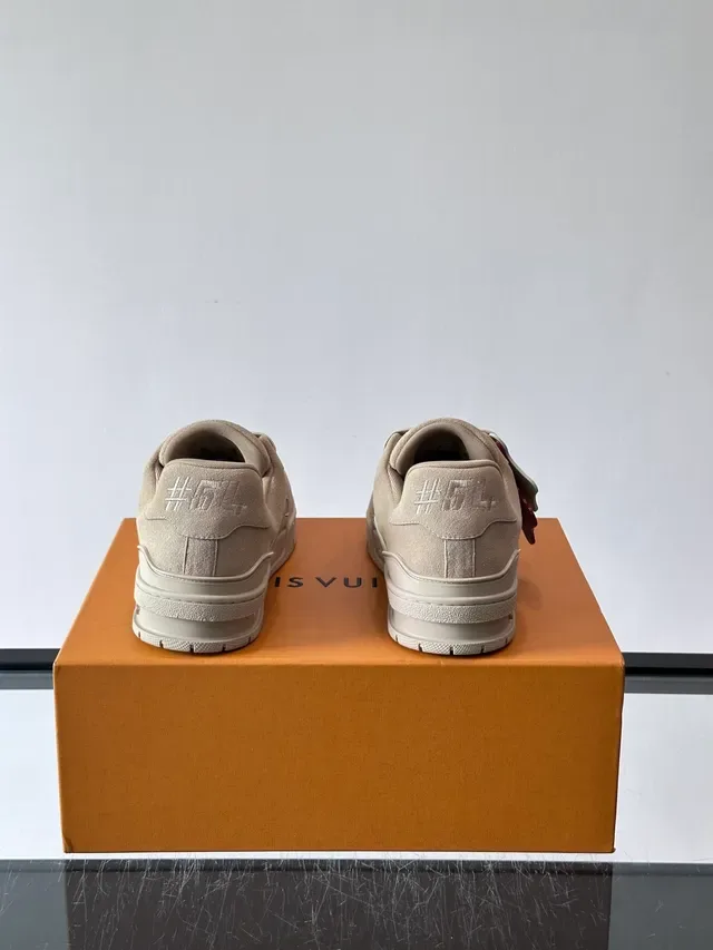 Louis Vuitton LV Trainer বেইজ বাদামী সুয়েড উপর লেয়ার্ড মিডসোল লাইফস্টাইল স্নিকার্স 3