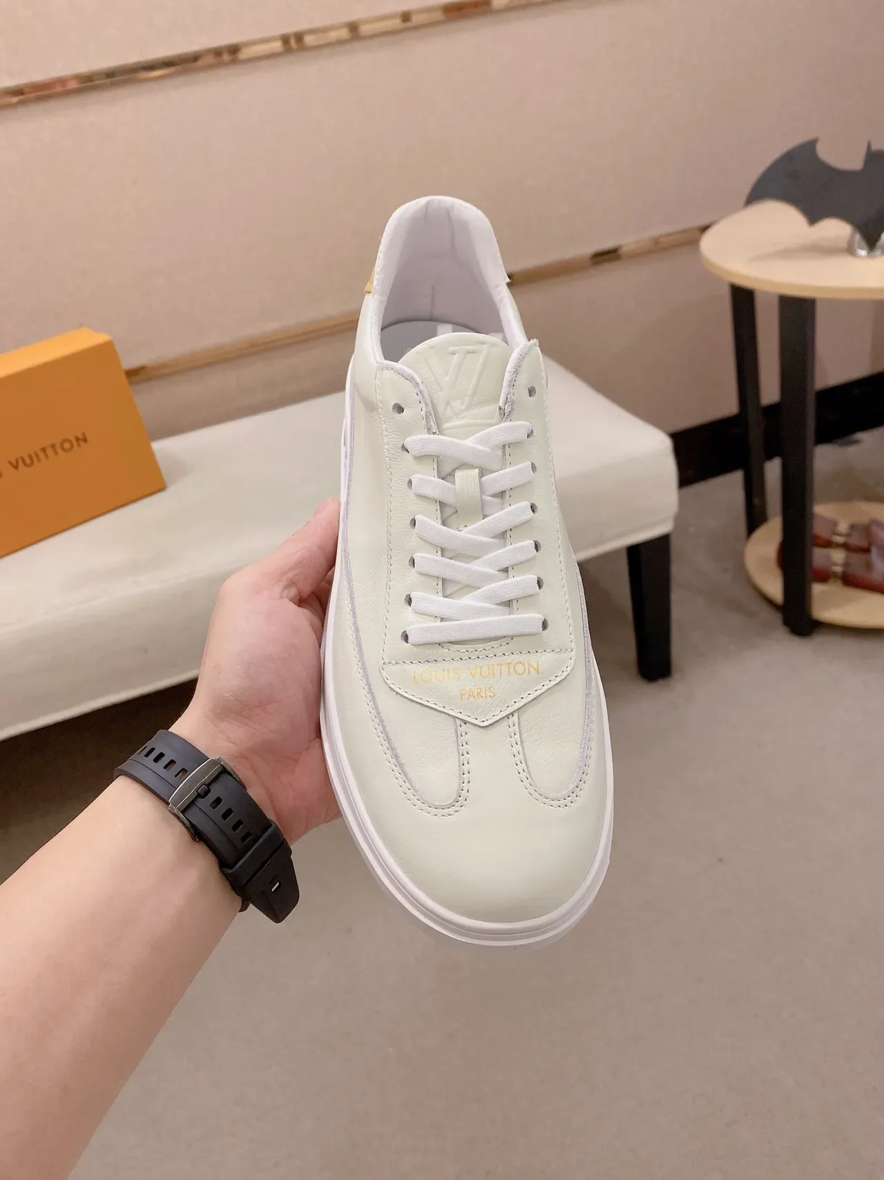 লুইস ভিতন LV Trainer বেইজ গোল্ড লো-টপ চামড়ার উপরের অংশ লাইফস্টাইল স্নিকার্স 5
