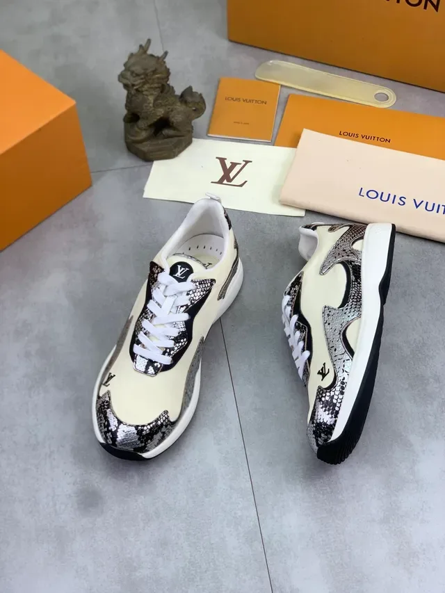 Louis Vuitton LV Trainer খৈরা সিলভার অ্যাসিমেট্রিক্যাল সাপ এমবসড প্যানেল মনোগ্রাম ব্র্যান্ডিং লাইফস্টাইল স্নিকার্স 6