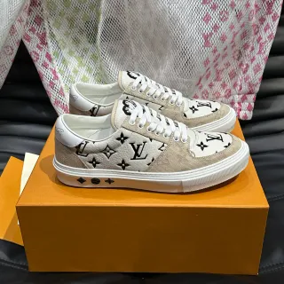 Louis Vuitton LV Trainer Beige Blanco Monogram-Print Cuero y Textil Superior Lifestyle Sneakers