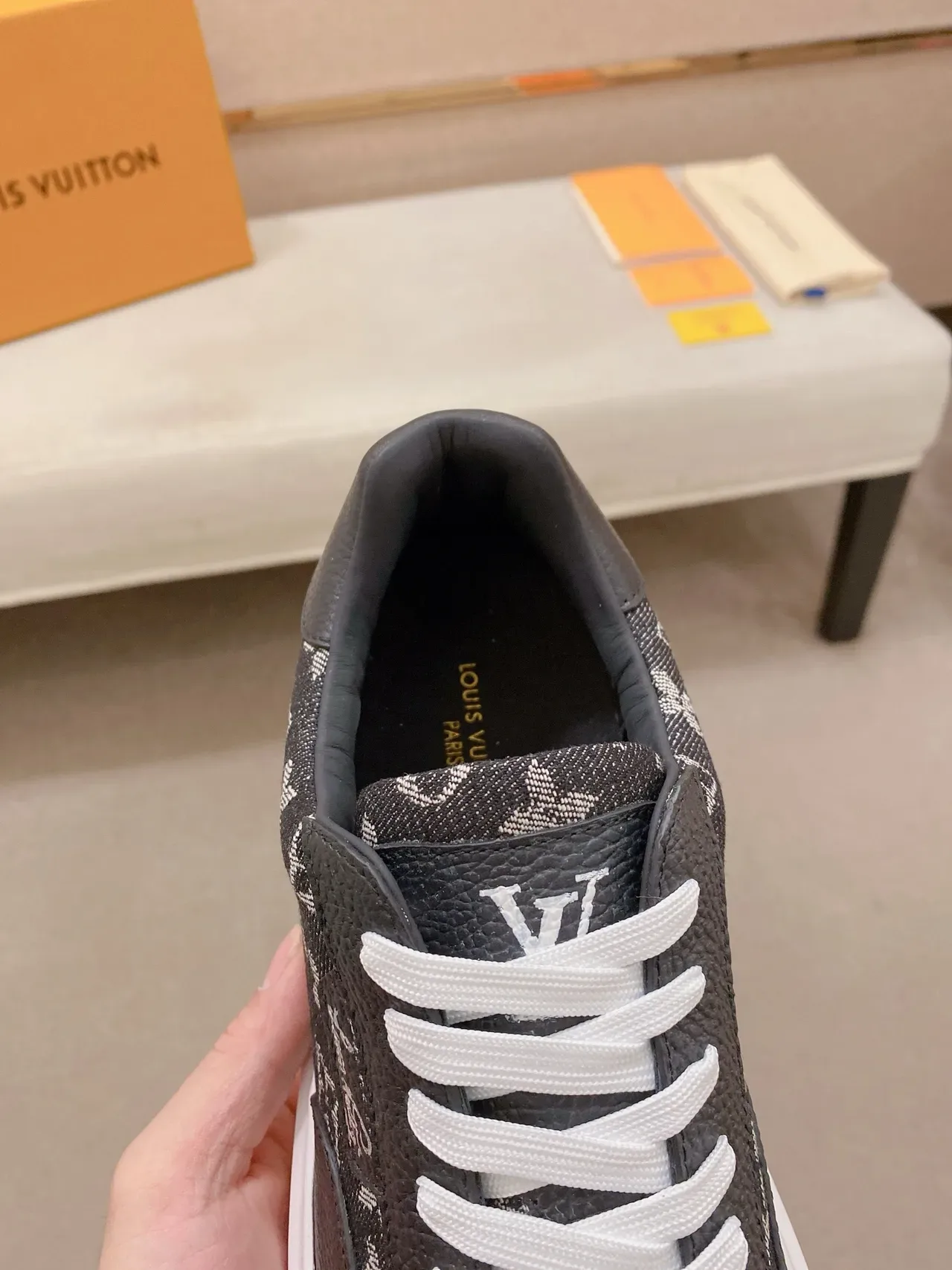 Louis Vuitton LV Trainer Preto Branco Monogram Tela Texturizada Biqueira de Couro Lifestyle Sneakers 4