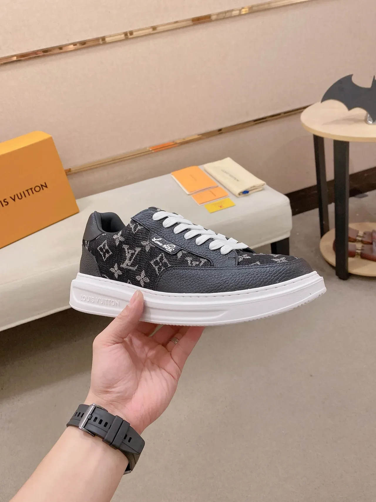 Louis Vuitton LV Trainer Preto Branco Monogram Tela Texturizada Biqueira de Couro Lifestyle Sneakers 5
