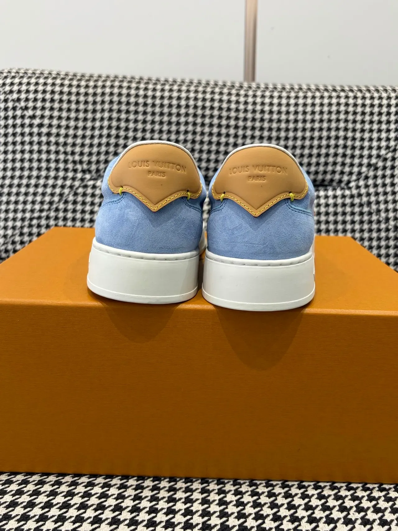 Louis Vuitton LV Trainer নীল বেইজ সুয়েড আপার ডামিয়ার চেকার্ড প্যাটার্ন লাইফস্টাইল স্নিকার্স 3