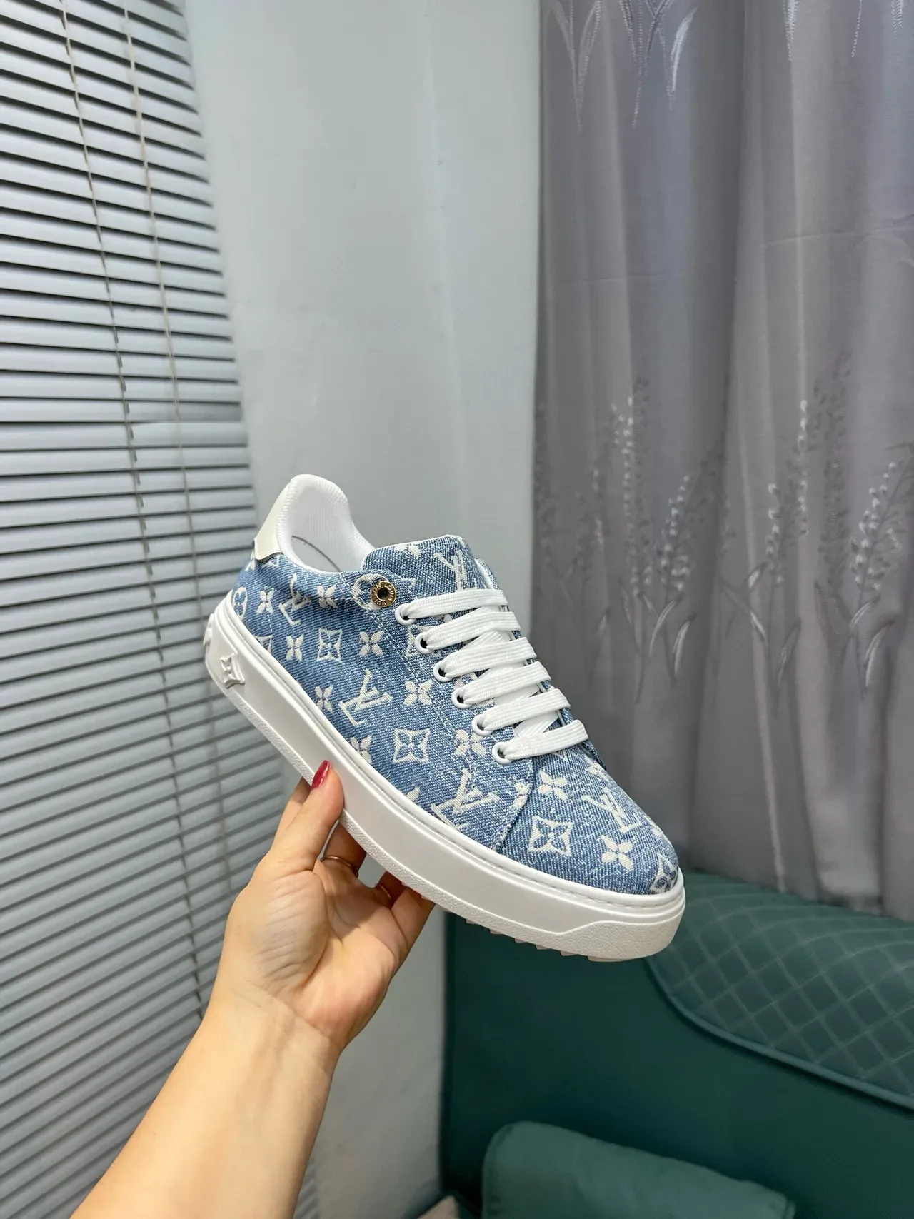 Louis Vuitton LV Trainer Blue White Denim-Textured Monogram Upper Low-Top Silhouette Lifestyle Sneakers 5