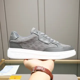 Louis Vuitton LV Trainer Gris Blanco con Parche de Script Cursivo Monogrammed de Gamuza Zapatillas Lifestyle