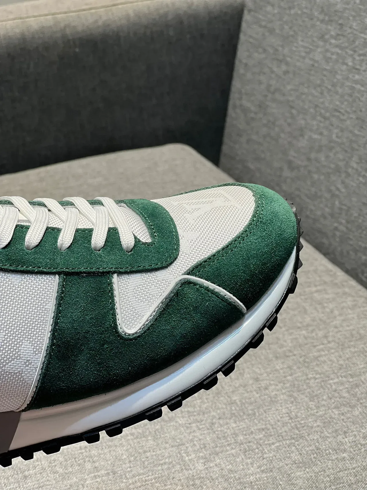 Louis Vuitton LV Trainer Vert Orange Monogram Maille Daim Superpositions Sneakers Lifestyle 4