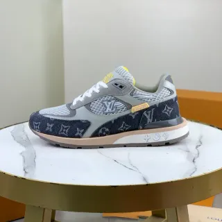 Louis Vuitton LV Trainer zapatillas lifestyle con overlay de denim de malla color navy gray con monograma