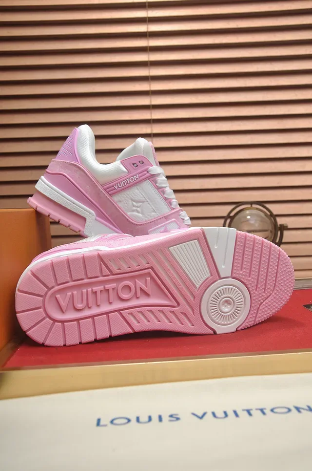 Louis Vuitton LV Trainer গোলাপি সাদা Monogram লেদার প্যানেল চাঙ্কি লেয়ার্ড সোল লাইফস্টাইল স্নিকার্স 3