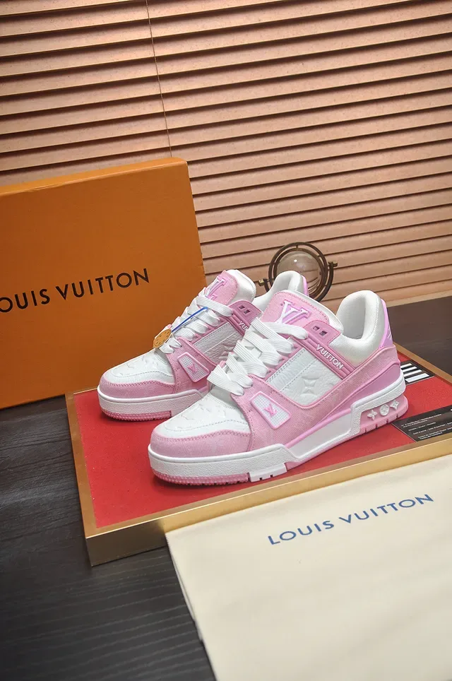 Louis Vuitton LV Trainer গোলাপি সাদা Monogram লেদার প্যানেল চাঙ্কি লেয়ার্ড সোল লাইফস্টাইল স্নিকার্স 4