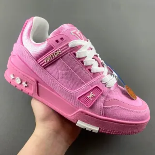 Louis Vuitton LV Trainer Tênis Lifestyle Rosa Branco Sola Plataforma Grossa Textura Denim