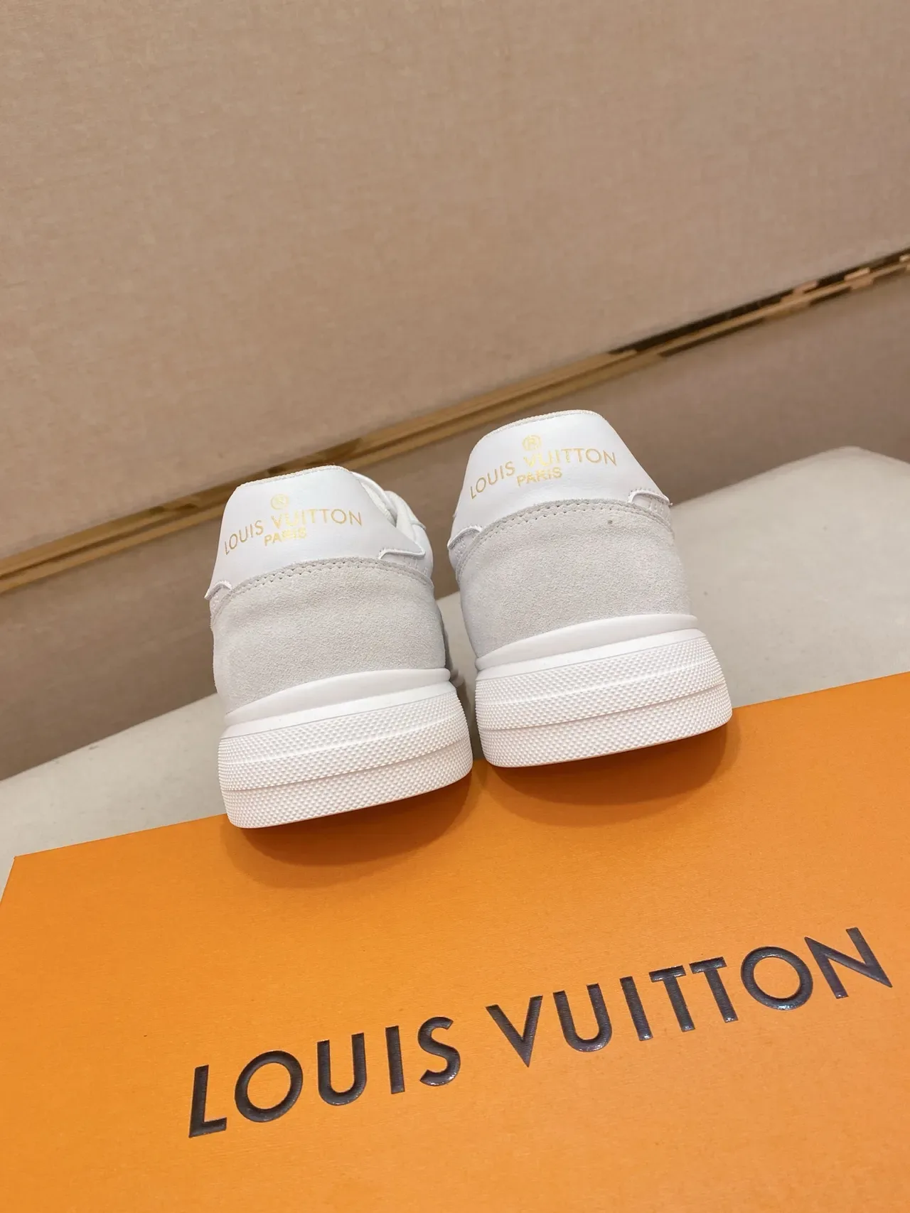 Louis Vuitton LV Trainer সাদা বেইজ লো-টপ এমবসড মনোগ্রাম লাইফস্টাইল স্নিকার্স 3