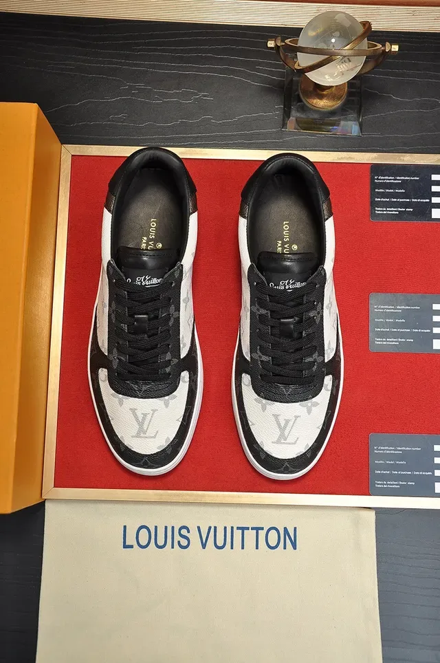 লুইস ভিটন LV Trainer সাদা কালো মনোগ্রাম ক্যানভাস লেদার অ্যাকসেন্ট লাইফস্টাইল স্নিকার্স 9