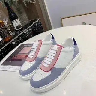 Louis Vuitton LV Trainer Zapatillas lifestyle de cuero blanco y azul bloqueadas en color con monograma embossado