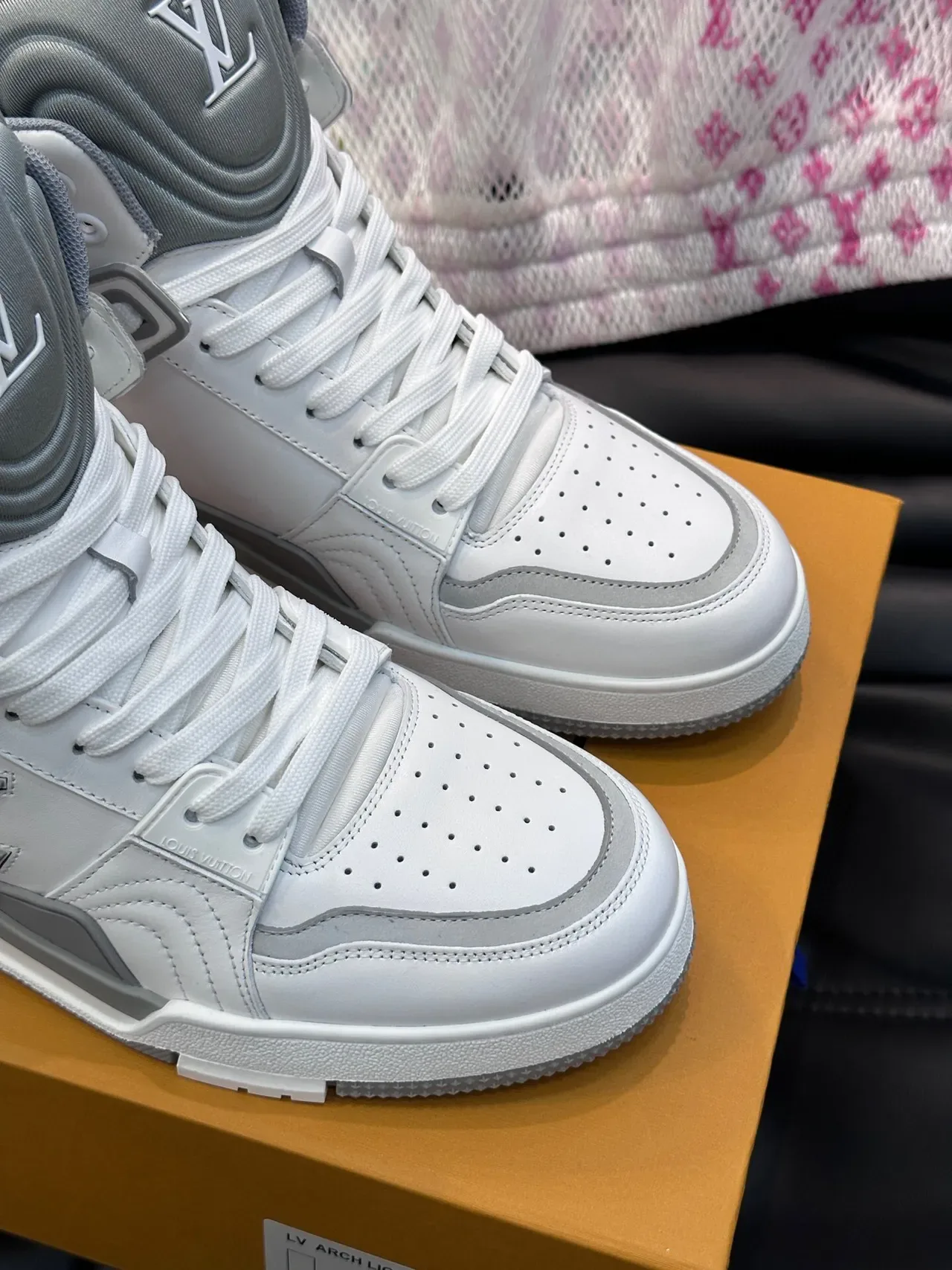 Louis Vuitton LV Trainer সাদা ধূসর উচ্চ টপ চামড়া প্যানেল লাইফস্টাইল স্নিকার 8