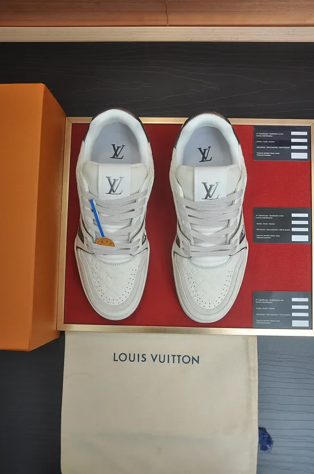 Louis Vuitton LV Trainer White Gray Structured Midsole Cursive Logo Detail Lifestyle Sneakers 5