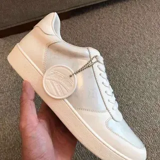 Louis Vuitton LV Trainer Blancas Zapatillas Lifestyle de Cuero con Monograma Recubierto Medallón Circular Embosado