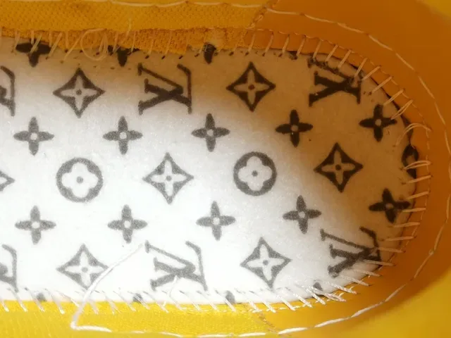 Louis Vuitton LV Trainer Sneakers Lifestyle Jaune Blanc Low-Top Monogram Textile 8