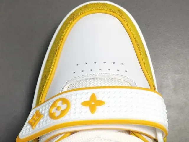Louis Vuitton LV Trainer Sneakers Lifestyle Jaune Blanc Low-Top Monogram Textile 10