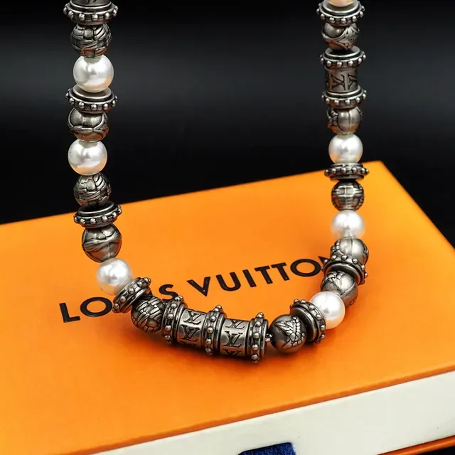 Louis Vuitton LV Whisper Beads Silver-Tone and White Beaded Necklace 11