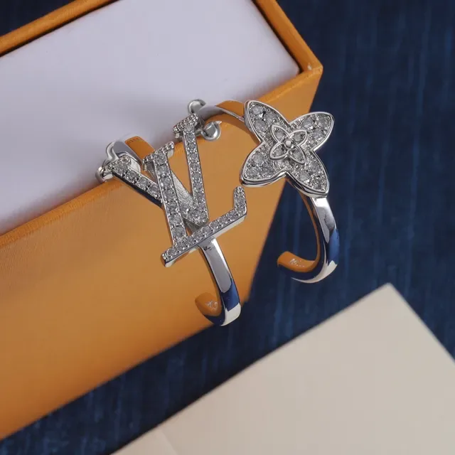 Bagues Louis Vuitton Motif Monogram et Fleur Pavé Cristal Ouvertes 6