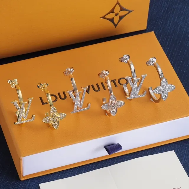 Bagues Louis Vuitton Motif Monogram et Fleur Pavé Cristal Ouvertes 8