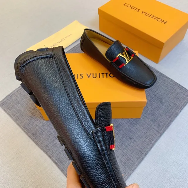 Louis Vuitton Monogram Buckle Preto Dourado Couro Granulado Mocassim 3