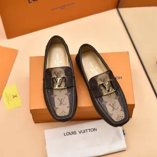 लुई विटन Monogram कैनवास और लेदर लूफर्स