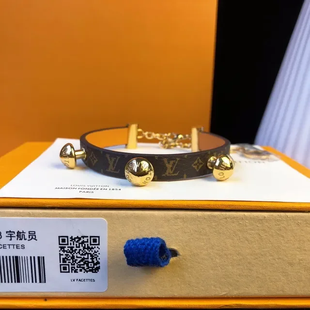 Louis Vuitton Monogram Canvas Pulseira Marrom Charms Esféricos Dourados 8