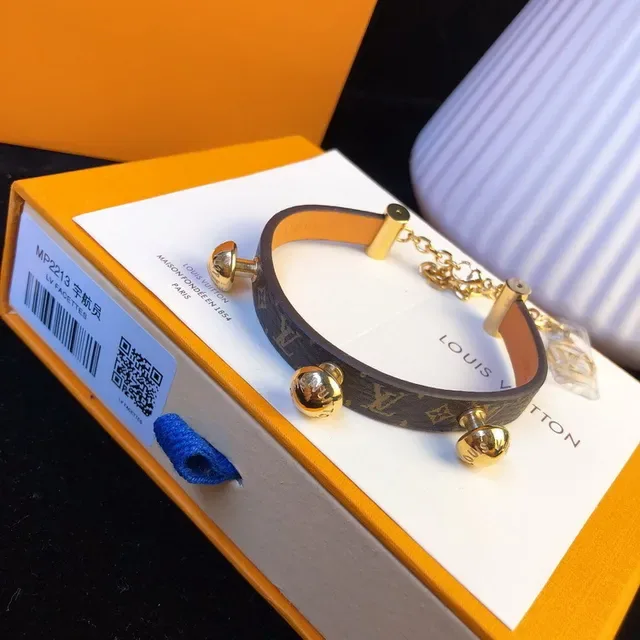 Louis Vuitton Monogram Canvas Pulseira Marrom Charms Esféricos Dourados 9