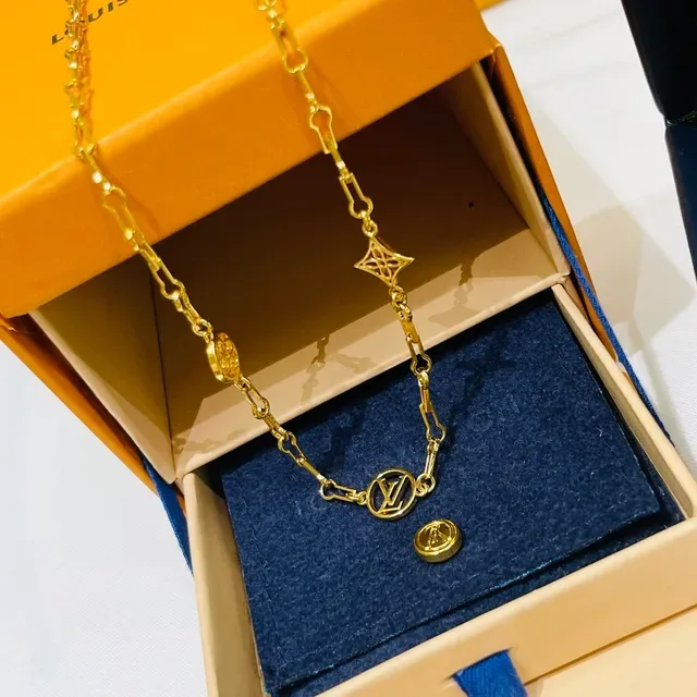 Louis Vuitton Monogram Chain Gold-Tone Geometric Charm Bracelet 8